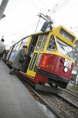 Tramwaj blokował przejazd na skrzyżowaniu Broniewskiego z Rudnickiego