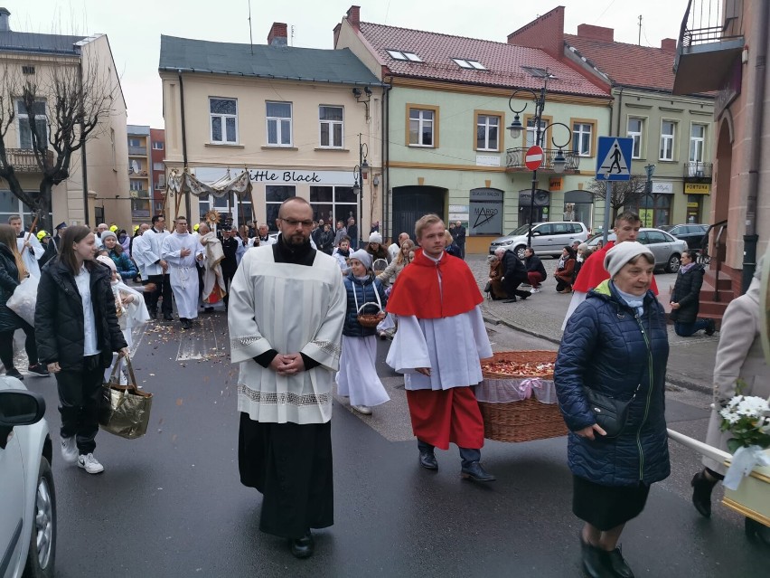 Liturgia Wigilii Paschalnej oraz rezurekcja w Skierniewicach [ZDJĘCIA]