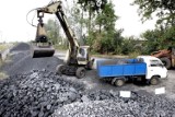 Tańszy węgiel trafia do mieszkańców gmin Psary i Siewierz. Transport ze składu węgla na posesję jest darmowy 