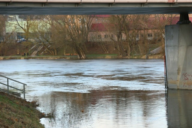 W Lubuskiem w wielu miejscach rzeki osiągnęły stany ostrzegawcze, w niektórych alarmowe.