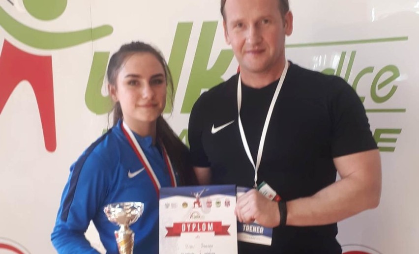 Złoty medal Oliwii Drzazgi z UMLKS Radomsko na Mistrzostwach Krajowego Zrzeszenia LZS 