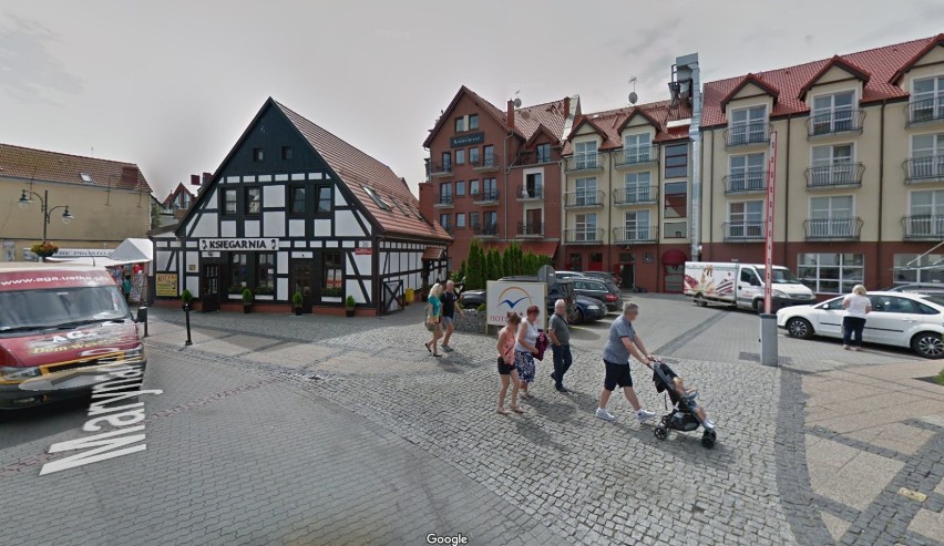 Samochód Google Street View co jakiś czas odwiedza różne...