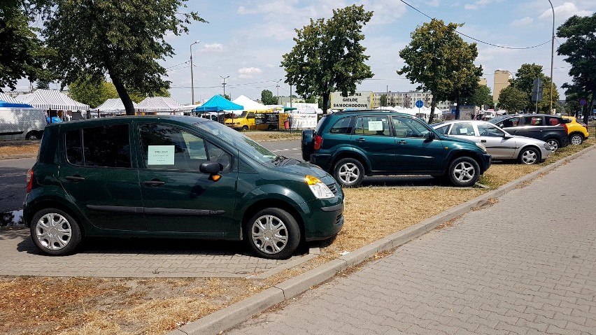 Parking przy Dmowskiego 30 w Piotrkowie przeznaczony dla...
