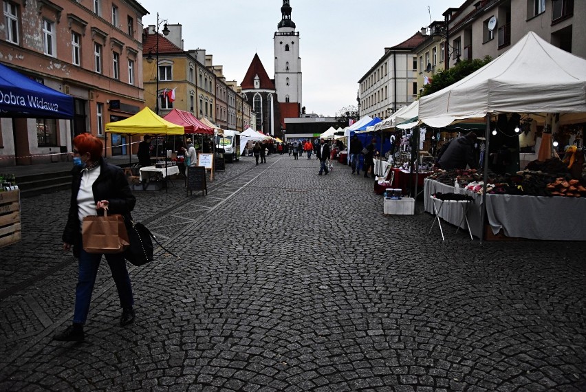 Oleśnicki Jarmark Wspaniałości trwa. Można zakupić wyroby lokalnych rzemieślników i producentów