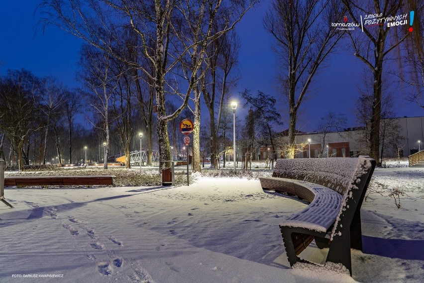 Zima 2021 w Tomaszowie Mazowieckim. Zobacz Bulwary i Niebieskie Źródła w zimowej odsłonie [ZDJĘCIA]