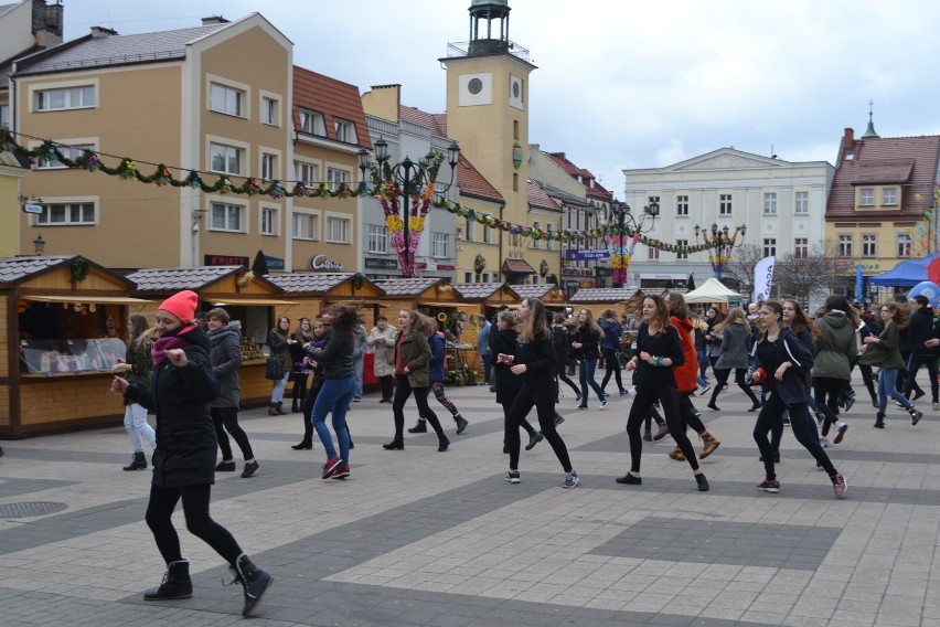 Uczniowie ZS nr 3 w Rybniku tańczyli na rynku