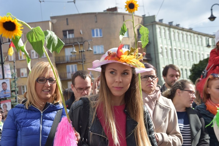 Parada Kolorowe Miasto rozpoczęła się o godz. 11 przy placu...