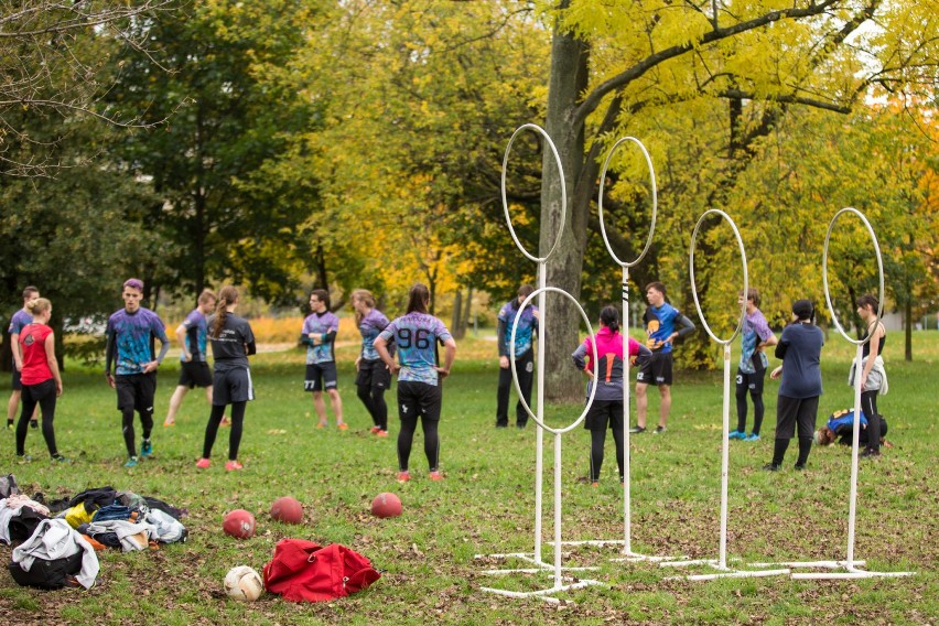 Quidditch w Warszawie. Trenują fikcyjną grę, znaną fanom...