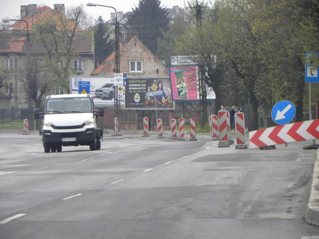 Skarpa przy ul. Łódzkiej nadal się osuwa