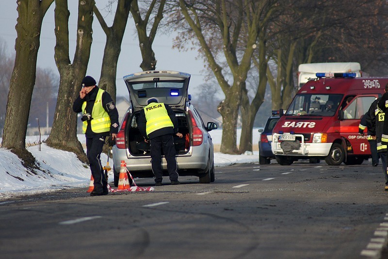 Śmiertelny wypadek w Sierzchowie koło Kalisza. Jedna osoba nie żyje. ZDJĘCIA
