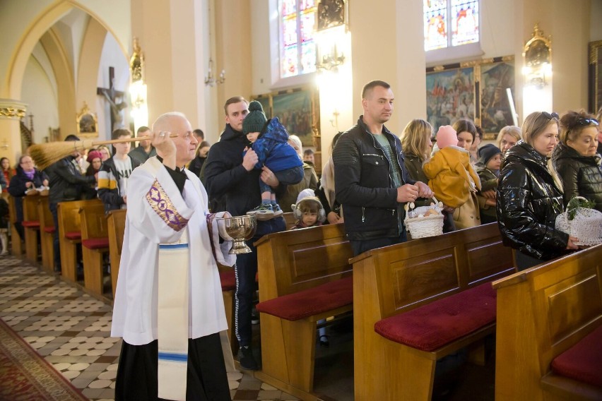 Tłumy wiernych przy Grobie Chrystusa w Sanktuarium Księżnej...