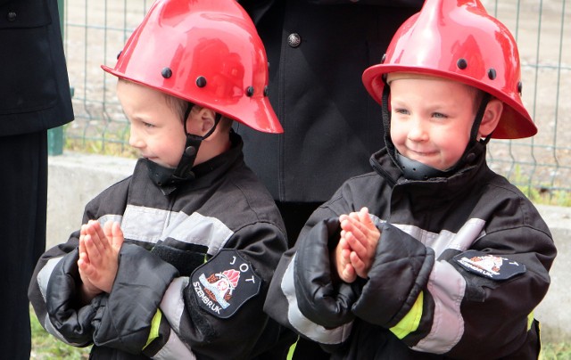 Wojtek i Krzysiu Gachewiczowie to jedni z najmłodszych strażaków OSP Szembruk