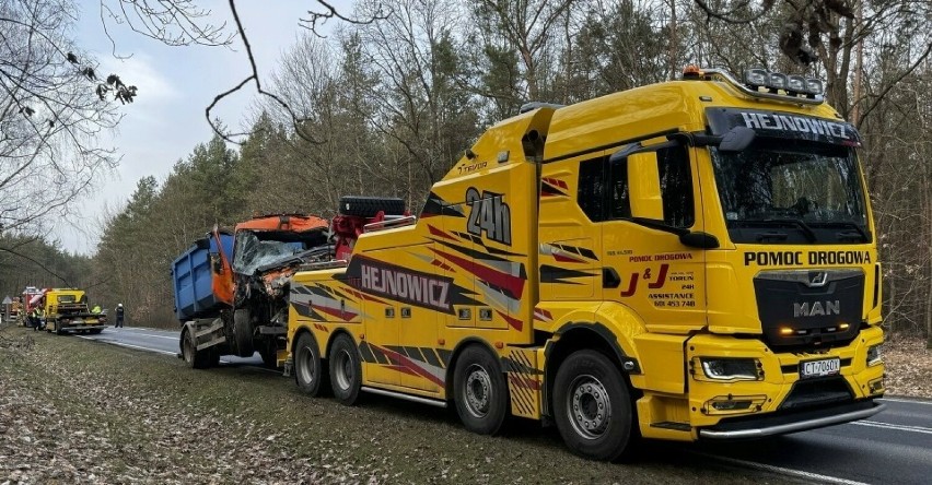Kierowca MPO w Toruniu zasłabł za kierownica, zjechał nagle...