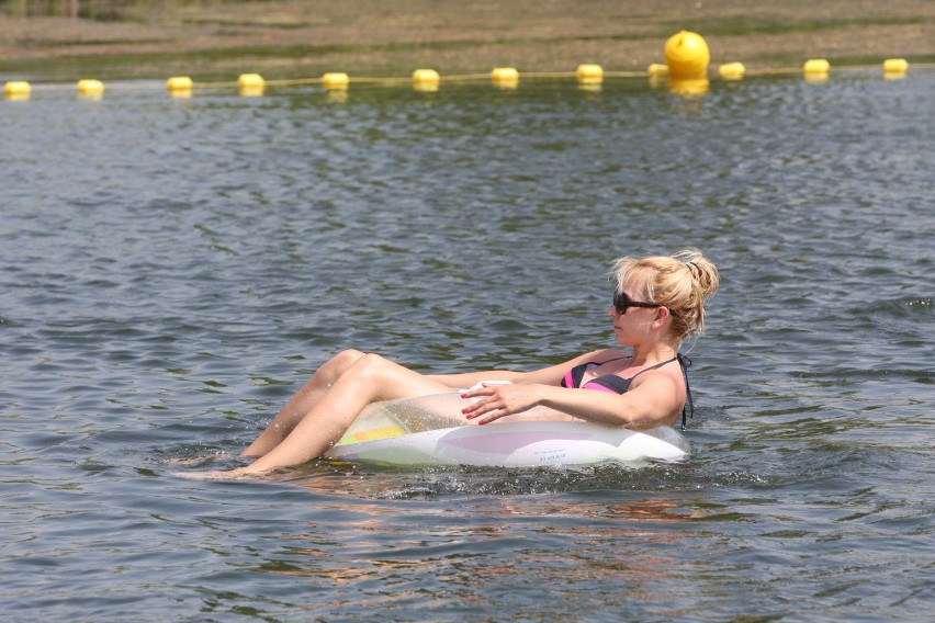 Pierwszy weekend wakacji przyciągnął na opolskie plaże setki...