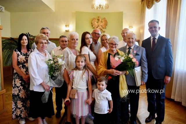 10 par świętowało jubileusz pożycia małżeńskiego w USC w Piotrkowie