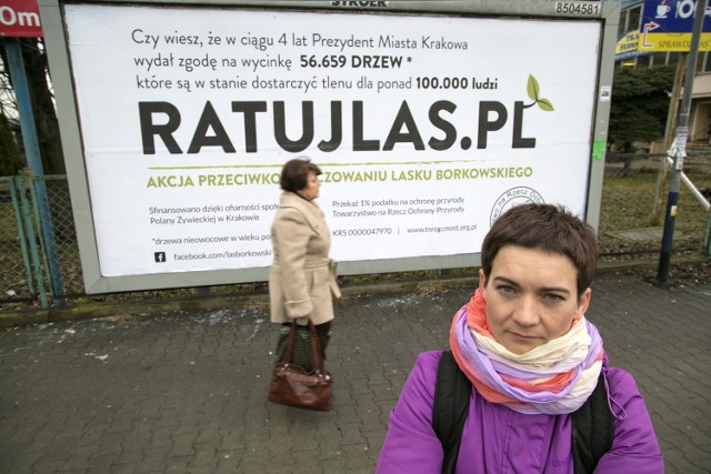 Mieszkańcy wydali 3 tys. złotych na kampanię plakatową w mieście. Pani Renata, mieszkanka ul. Obozowej, ma nadzieję, że akcja zwróci uwagę społeczeństwa na wątpliwe decyzje władz miasta