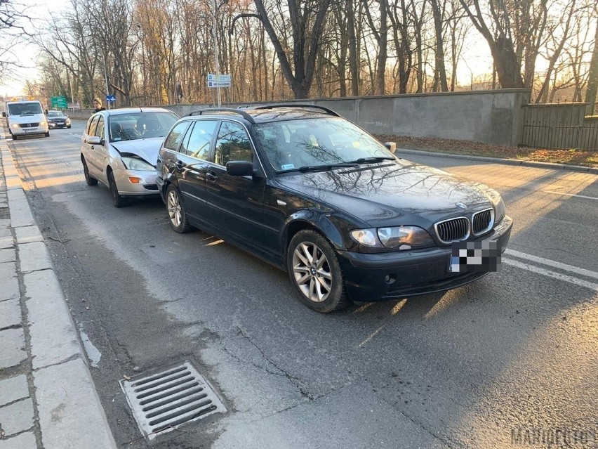 W sobotnie popołudnie doszło do zderzenia trzech samochodów...