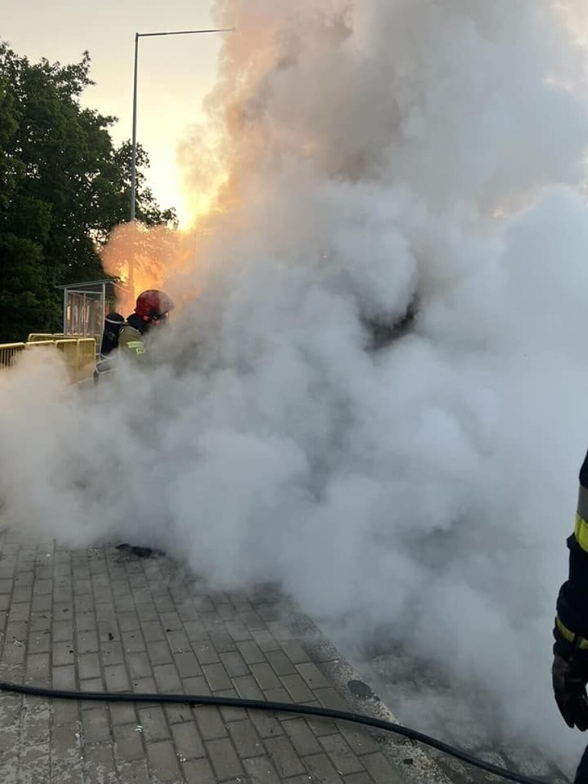 Pożar samochodu dostawczego przy drodze w Żołędowie został...
