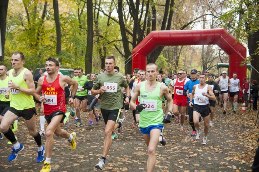 Uczestnicy biegu Praska Dycha - Park Skaryszewski, 20.10.2013