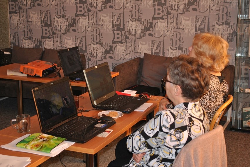 Kurs komputerowy dla seniorów w bibliotece w Łęczycy