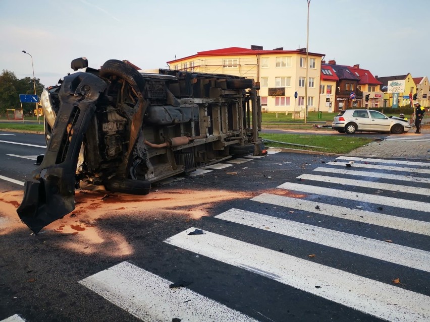 Wypadek busa i osobówki na ul. Hutniczej w Lubinie