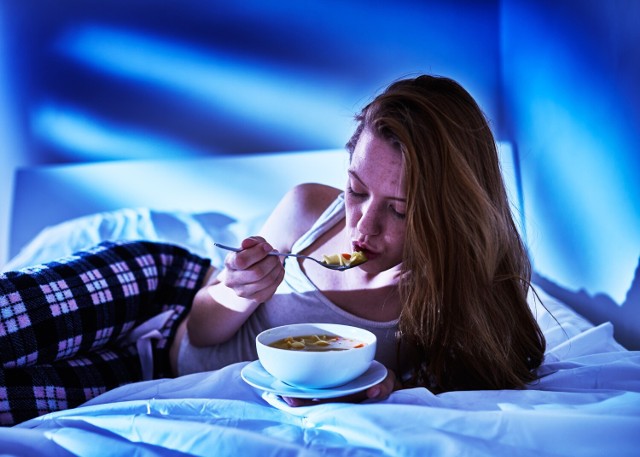 Jedzenie w nocy nie jest zdrowe, jednak w pewnych sytuacjach może być wspomaganiem dla organizmu.