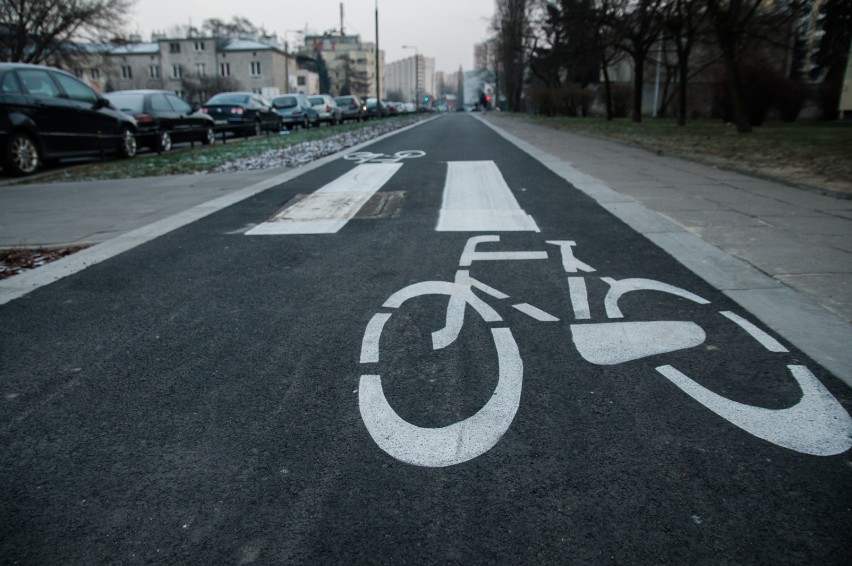 Ścieżka rowerowa koliduje z powagą pomnika? Radni chcą...