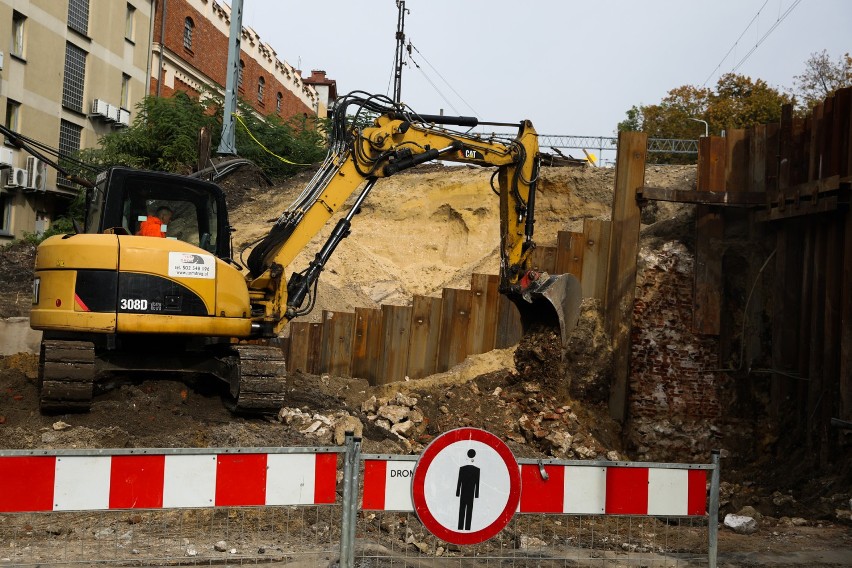 Kraków. Znika nasyp, rosną estakady kolejowe w centrum [ZDJĘCIA]