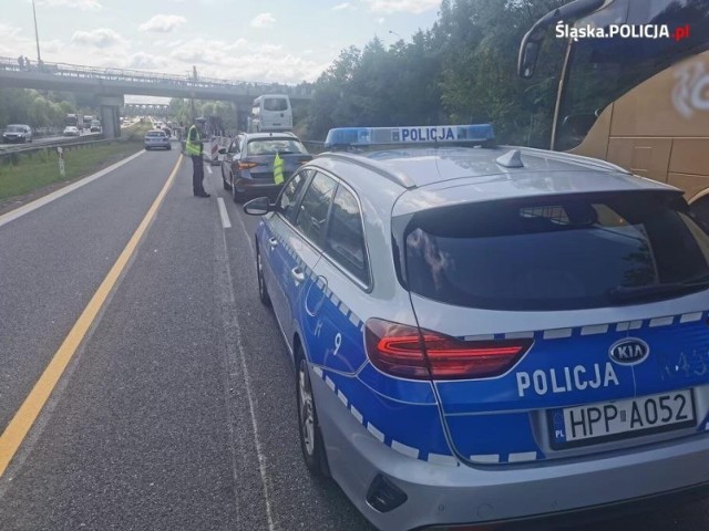 Policjanci z gliwickiego Komisariatu Autostradowego Policji pojawili się w trakcie specjalnej akcji na śląskich odcinkach autostrad A1 i A4

Zobacz kolejne zdjęcia/plansze. Przesuwaj zdjęcia w prawo naciśnij strzałkę lub przycisk NASTĘPNE