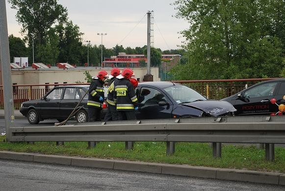 Grota Roweckiego - Tir staranował samochód: kierowca nie widział forda (GALERIA)