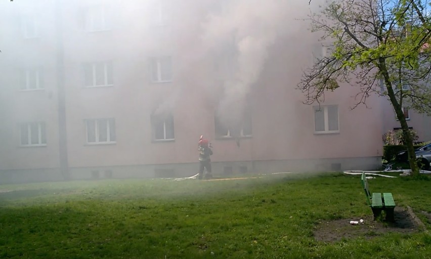 Podpalenie mieszkania w Leszczynach  ZDJĘCIA, WIDEO, NOWE INFO