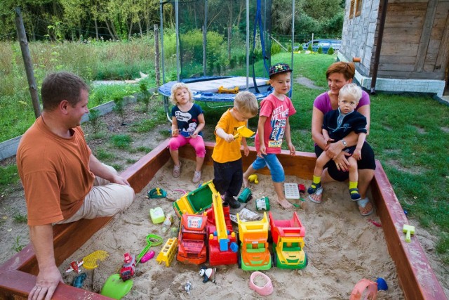 Świadczenie MAMA 4 . Dodatkowe świadczenie emerytalne dla os&oacute;b, kt&oacute;re wychowały co najmniej czworo dzieci