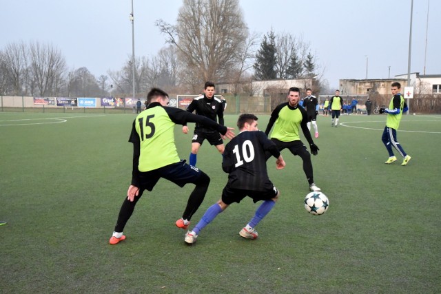 Piłkarze MKS Orzeł Międzyrzecz ulegli na własnym boisku zawodnikom z Gubina 2:3.