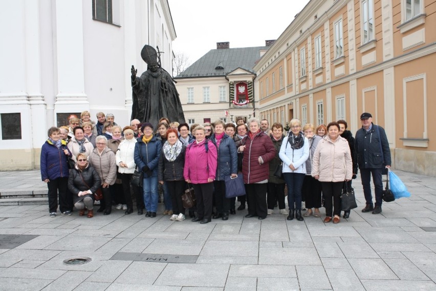 Seniorzy na wyjazdowych warsztatach w Wadowicach z okazji swojego święta 