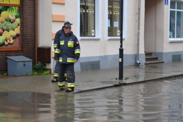 Nowy Dwór Gdański. Ulice po opadach deszczu zostały zalane