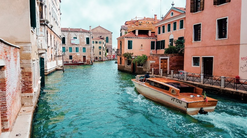 Romantyczna i unikalna Wenecja przyciąga turystów z całego...