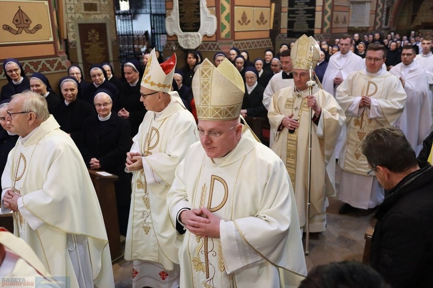 W latach 2012-2021 był biskupem pomocniczym gnieźnieńskim.