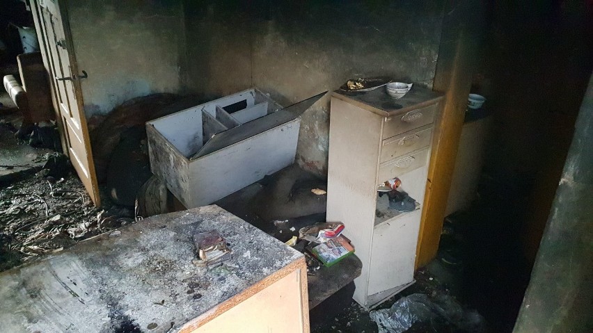 Pożar domu w Łaziskach pod Strzelcami Opolskimi po uderzeniu pioruna. Ogromne straty - z domu zostały zgliszcza
