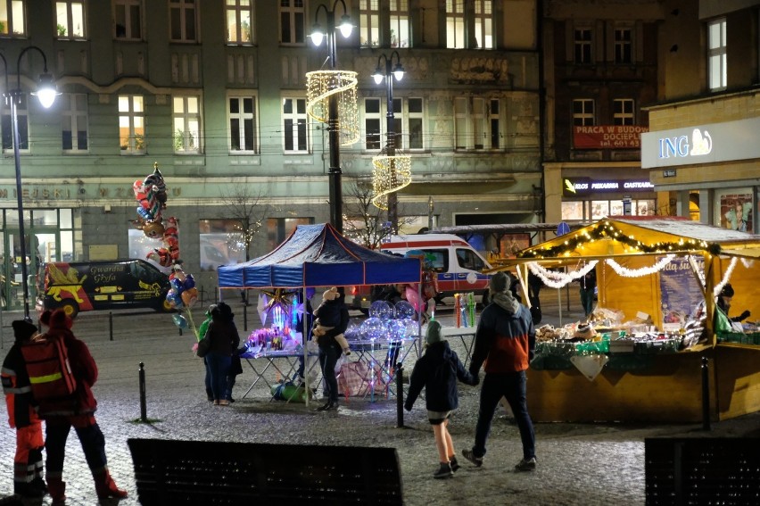 Ruszył jarmark bożonarodzeniowy w Zabrzu. Na pl. Wolności...