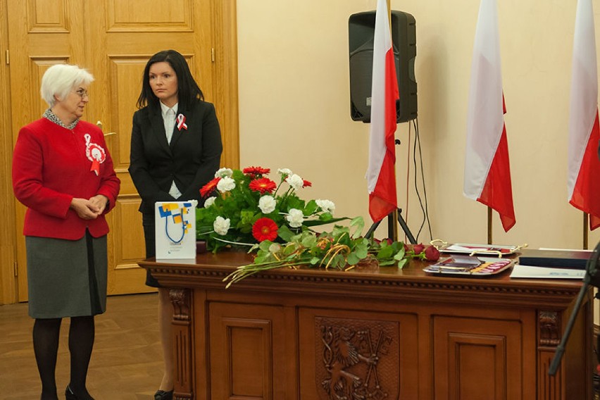 Legnica. Uroczystość wręczenia odznaczeń państwowych. Fot....