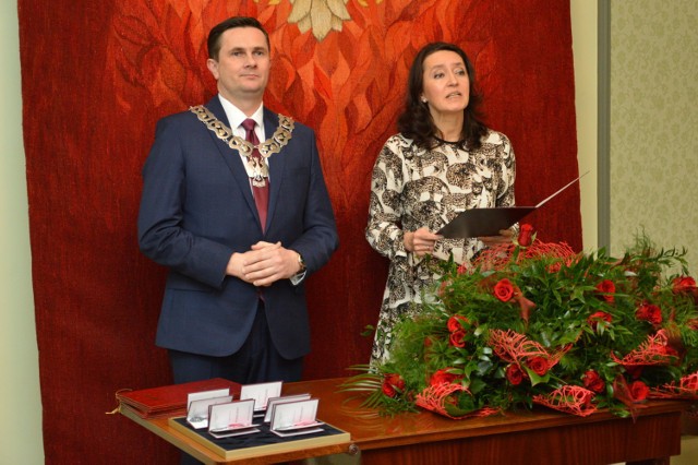 Ewa Ludwicka, kierownik Urzędu Stanu Cywilnego w Skierniewicach, jest zaszokowana rosnącą liczbą rozwodów