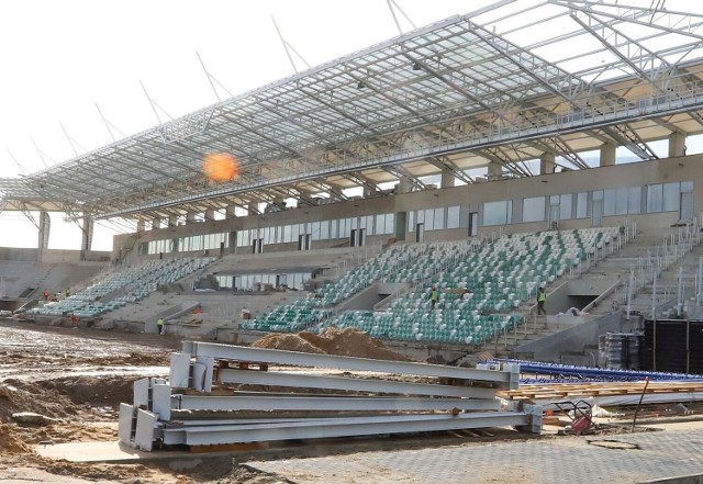 Najnowsze zdjęcia z budowy stadionu Radomiaka Radom pokazują jasno - niebawem obiekt może być gotowy. Zobaczcie zdjęcia na kolejnych slajdach.