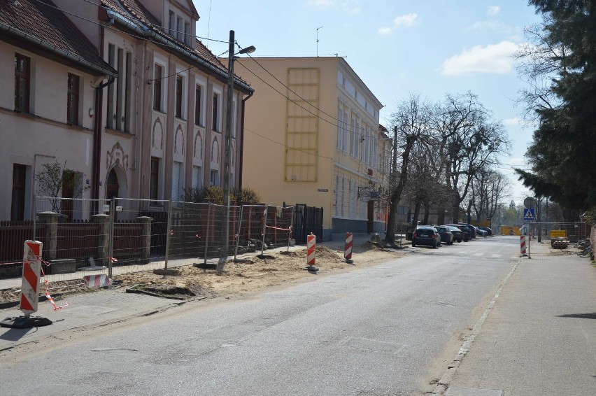 Malbork. Trwa przebudowa ulicy Słowackiego [ZDJĘCIA]. Drogowcy coraz bliżej newralgicznego odcinka