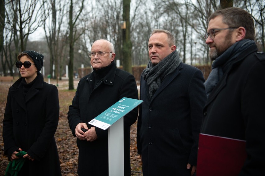 Akcja "Korzenie pamięci". Na Woli posadzono pierwsze drzewa upamiętniające powstańców warszawskich