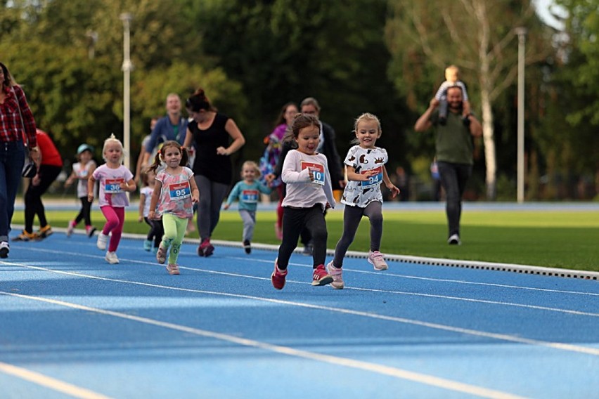 Reaktywacja Lekkoatletycznych Czwartków. Tłumy dzieci na stadionie (ZDJĘCIA)