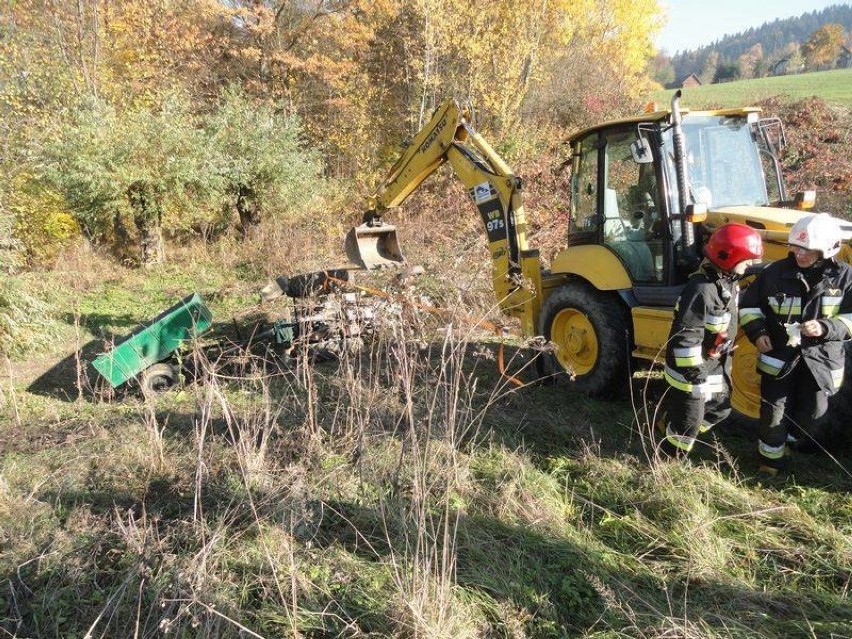 Ubiad. Ciągnik wywrócony, traktorzysta nie żyje