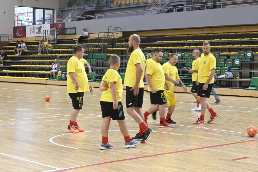 Mecz charytatywny Futsal Świecie - Klub Kibica. Zobacz zdjęcia