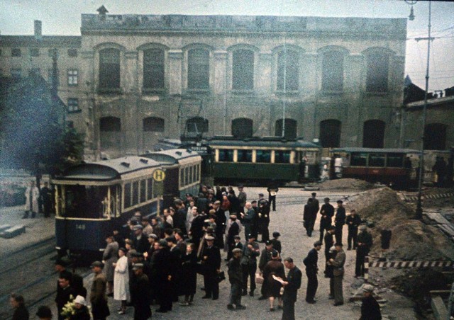 Stare tramwaje w Łodzi z lat 40. XX w. na kolorowych fotografiach [ZDJĘCIA]