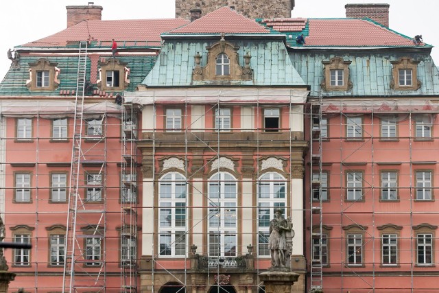 Pieniądze na remont frontowej części zamku Książ, przekazał gminie Wałbrzych minister kultury ponad 10 lat temu.