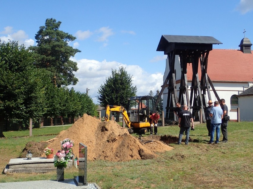 Prace ekshumacyjne na cmentarzu w Silnej. Pracownia Pomost